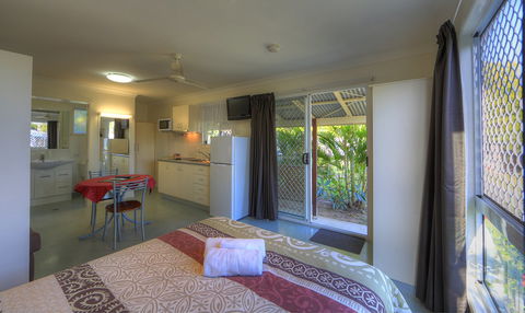 Queens Beach Tourist Village - Dalby Accommodation 3