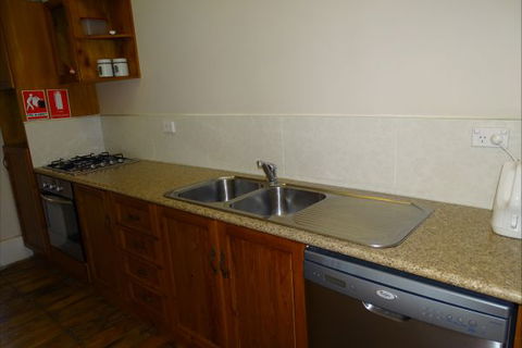 Silver Hill Townhouse - Dalby Accommodation 5