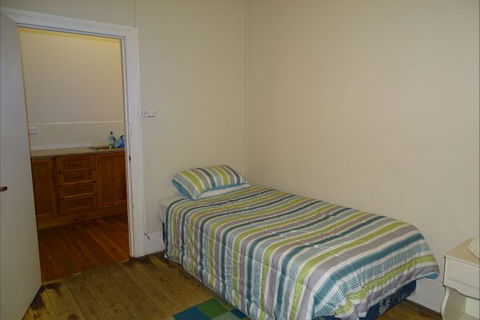 Silver Hill Townhouse - Dalby Accommodation 8