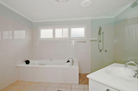 Culburra Cottage - Dalby Accommodation 35