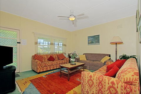 Culburra Cottage - Dalby Accommodation 123
