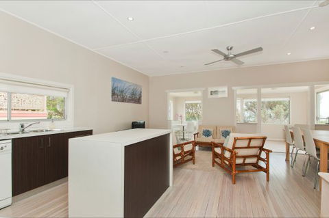 Culburra Cottage - Dalby Accommodation 263