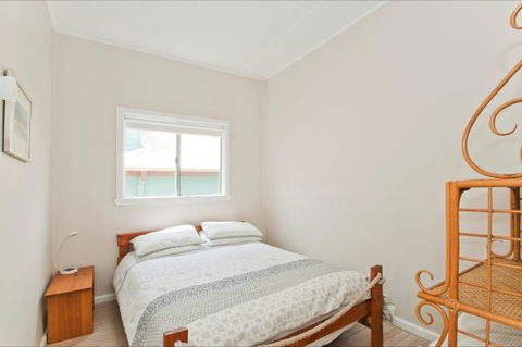 Culburra Cottage - Dalby Accommodation 268