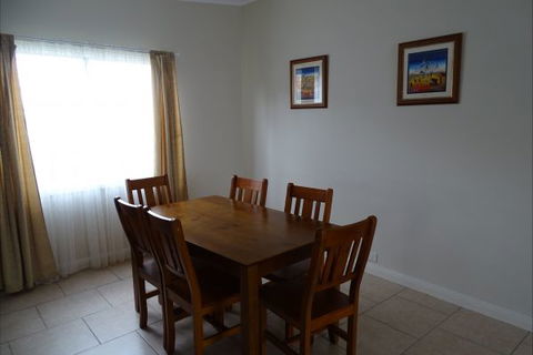 Silver Hill Townhouse - Dalby Accommodation 14