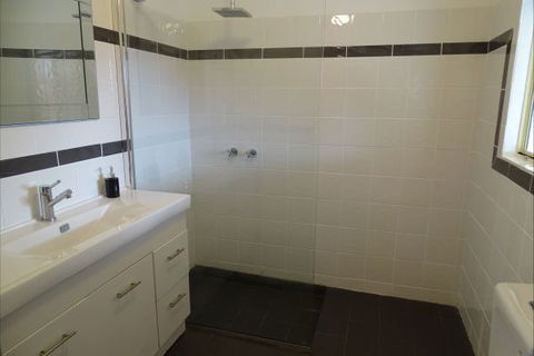 Silver Hill Townhouse - Dalby Accommodation 16