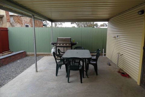Silver Hill Townhouse - Dalby Accommodation 17
