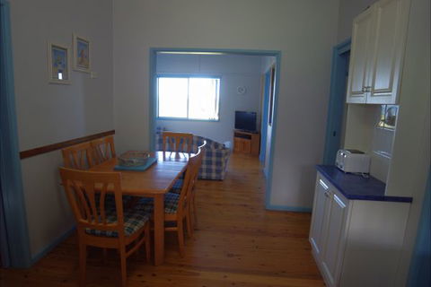 Culburra Cottage - Dalby Accommodation 139