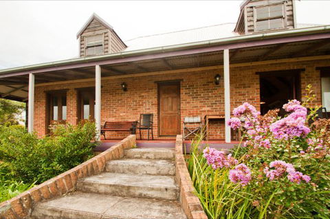 Culburra Cottage - Dalby Accommodation 271