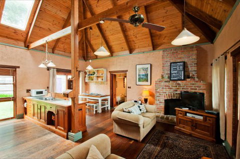 Culburra Cottage - Dalby Accommodation 274