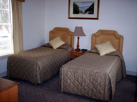 Ross Motel & Caravan Park - Dalby Accommodation 1