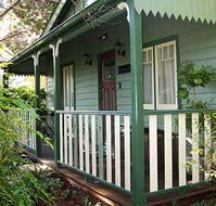 Strawberry Patch Cottage - Dalby Accommodation