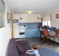 Sunset Holiday Villas - Dalby Accommodation