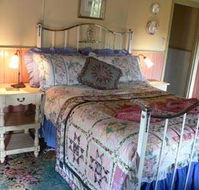 The Witches Garden - Cottage on the Creek - Dalby Accommodation