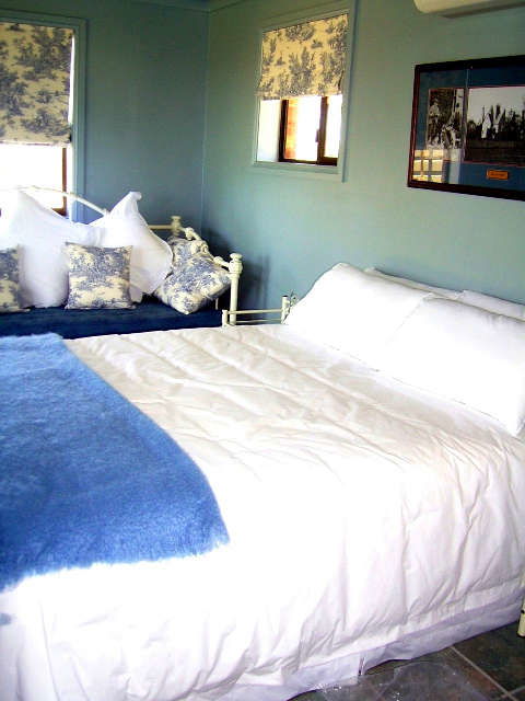 Walls Court Bed & Breakfast - Dalby Accommodation 0