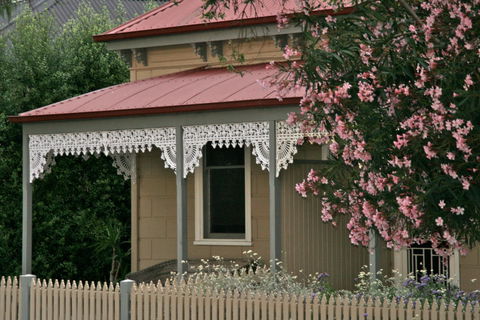Williamstown Cottages & Apartments - Dalby Accommodation 1