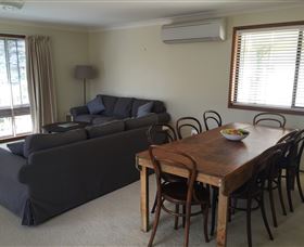 Narrawallee Holiday House - Dalby Accommodation 6