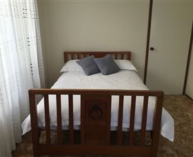 Narrawallee Holiday House - Dalby Accommodation 4