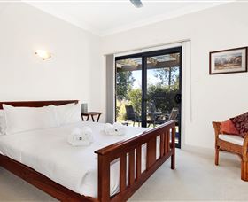 The 17th Tee - Dalby Accommodation 5