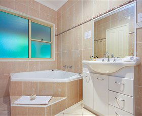 The Acreage Luxury B&B And Guesthouse - Dalby Accommodation 2