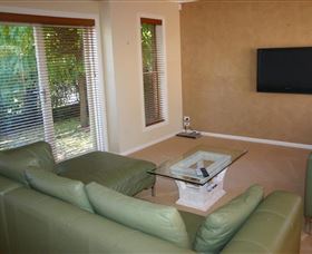 Villa On Nathan - Dalby Accommodation 4