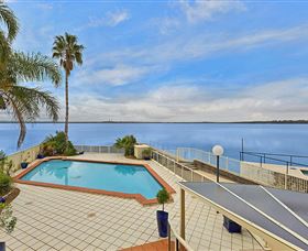 Waterfront Paradise - Dalby Accommodation 3