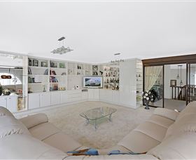 Waterfront Paradise - Dalby Accommodation 5
