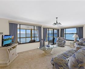 Waterfront Paradise - Dalby Accommodation 6