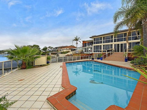 Waterfront Paradise - Dalby Accommodation 7