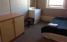 Royal Hotel Yass - Yass - Dalby Accommodation 0