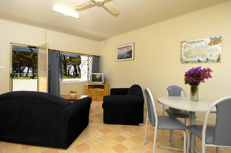 Island Coastal Units - Dalby Accommodation 0