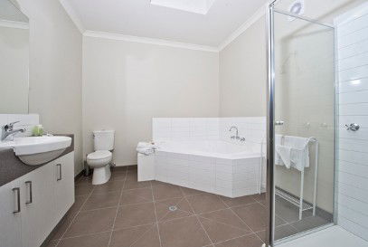Moonlight Bay Resort - Dalby Accommodation 4