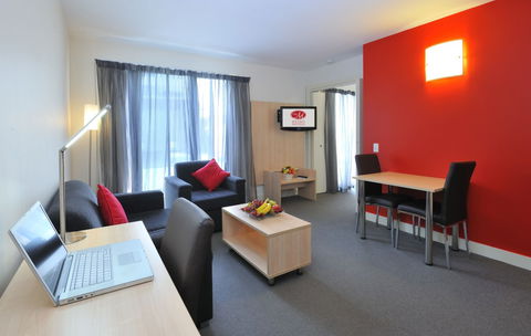 Metro Apartments On Bank Place Melbourne - Dalby Accommodation 3