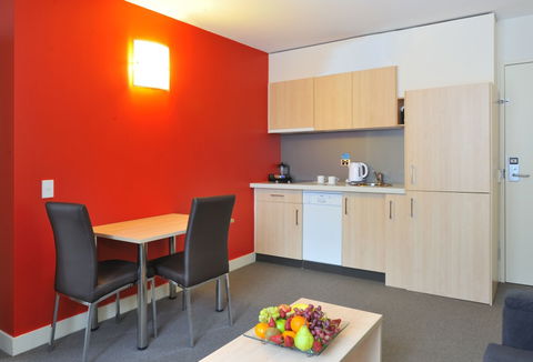 Metro Apartments On Bank Place Melbourne - Dalby Accommodation 4