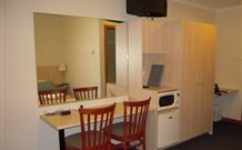 Tudor Inn Motel - Hamilton - Dalby Accommodation 0