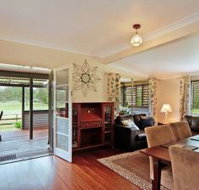 Woollamia Farm Cottage Accommodation - Dalby Accommodation
