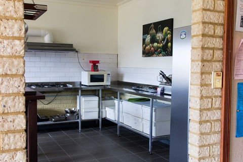 Augusta - Cape Leeuwin YHA - Dalby Accommodation 8