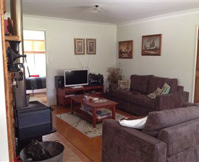 Possum's Hollow And Hooter's Hut - Dalby Accommodation 1