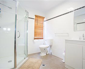 Mycow Accommodation Sarina - Greetham Street - Dalby Accommodation 1