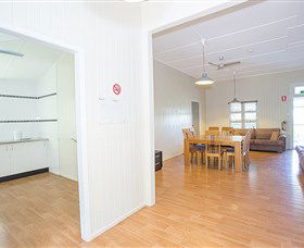 Mycow Accommodation Sarina - Greetham Street - Dalby Accommodation 2