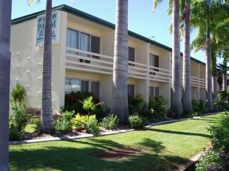 Palm Waters Villa - Dalby Accommodation 0