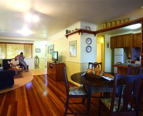 Buderim Cottages - Dalby Accommodation 2