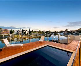 The Waterfront House - Dalby Accommodation 1