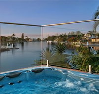 Sanctuary on Water Elite Holiday Home - Dalby Accommodation