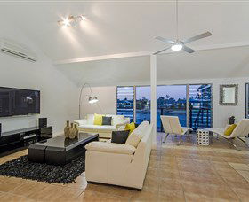 Kurrawa Cove At Vogue Holiday Homes - Dalby Accommodation 1