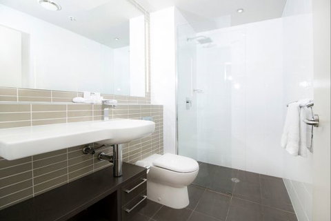 Abode Woden - Dalby Accommodation 7
