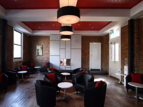 Cow And Calf Hotel - Dalby Accommodation 2