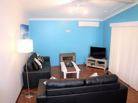 Crystal Waters - Dalby Accommodation 3
