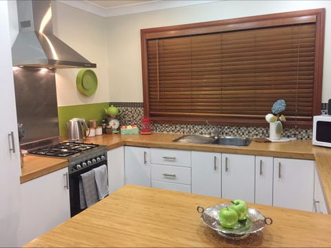 Hillside Cottage - Dalby Accommodation 1