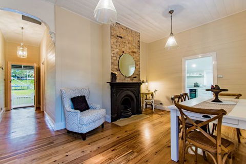 Hindmarsh Park Holiday Cottage - Dalby Accommodation 3