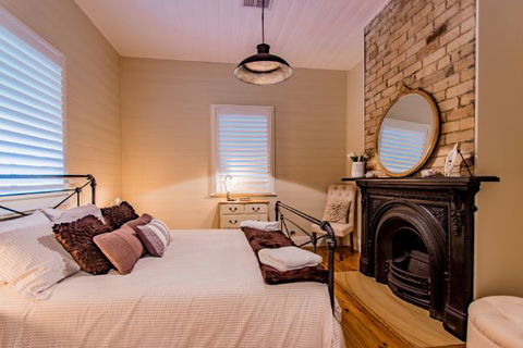 Hindmarsh Park Holiday Cottage - Dalby Accommodation 6